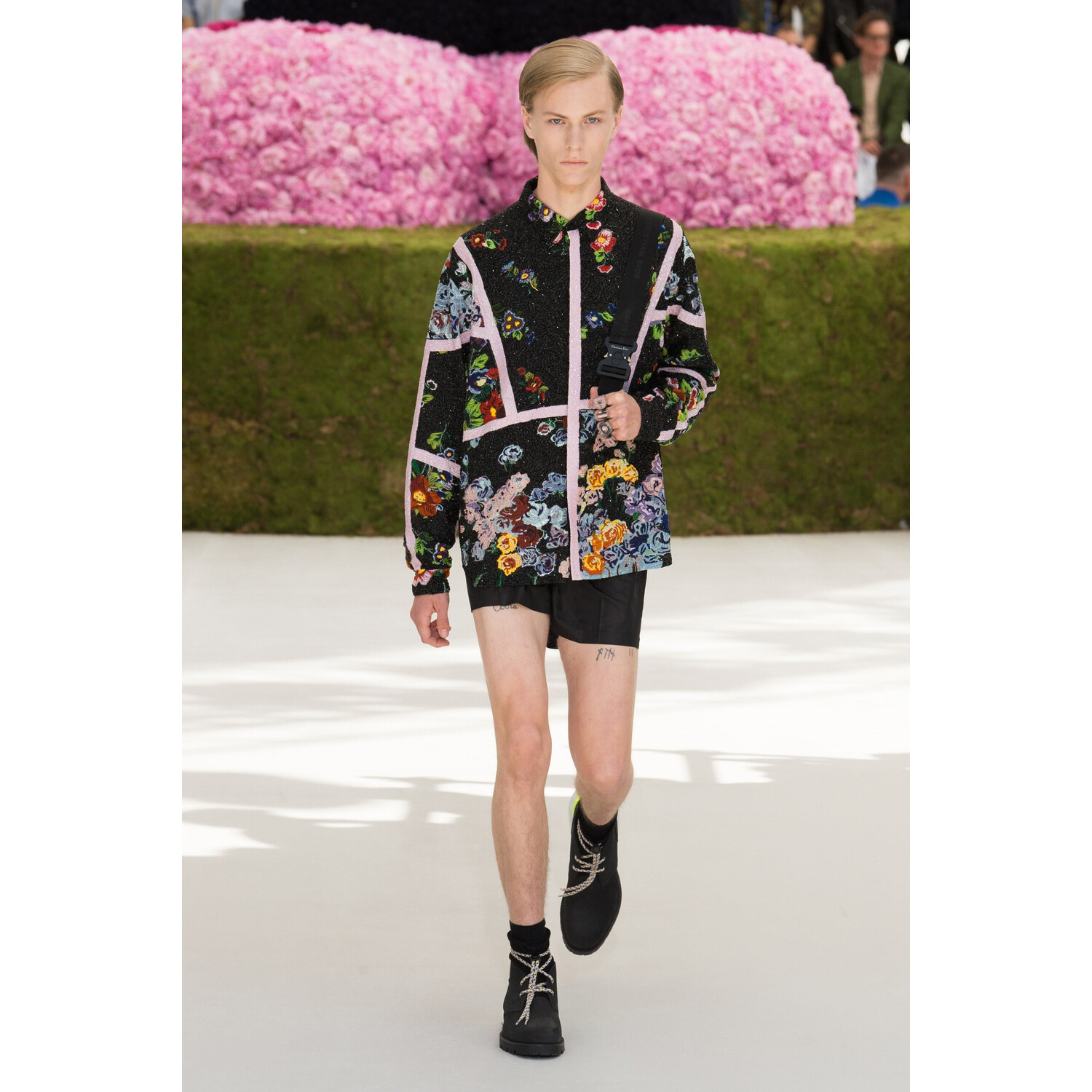 Фото Dior Homme Spring 2019 Menswear Ким Джонс / Диор Весна Лето 2019 Мужская Неделя Моды в Париже Ким Джонс